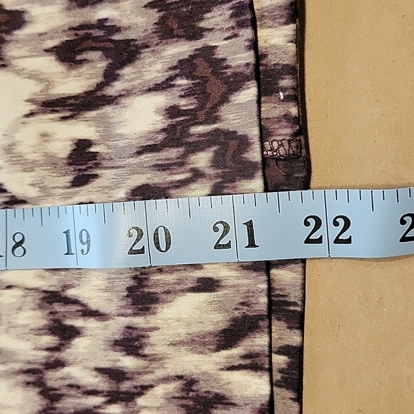 J. Crew Stretch Size 4 Abstract Animal Print Midi Skirt. Excellent Condition - Picture 6 of 9